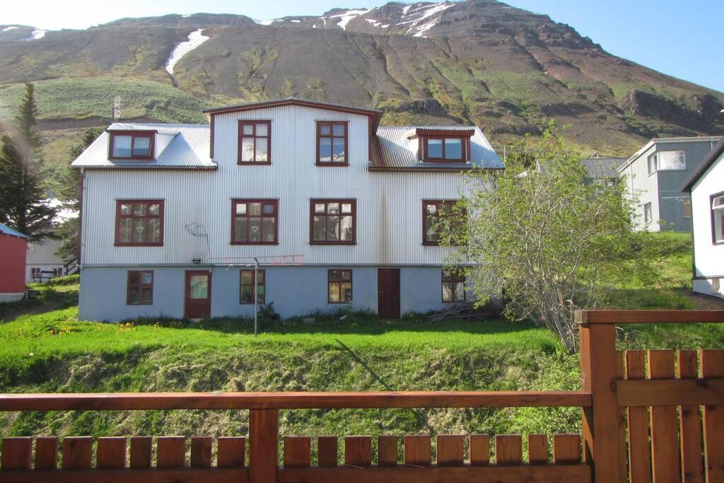 House With A Warm Soul In North Iceland Siglufjordur Buitenkant foto